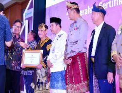 Kampar Terima Sertifikat Bebas Frambusia Dari Menteri Kesehatan RI