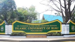 Administrasi Amburadul, Kampus UIR Berhentikan Dosennya Lewat WatshApp