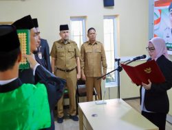 Wakil Bupati Misharti Lantik dan Ambil Sumpah Dua Pejabat Administrator di Lingkungan Pemerintah Kabupaten Kampar